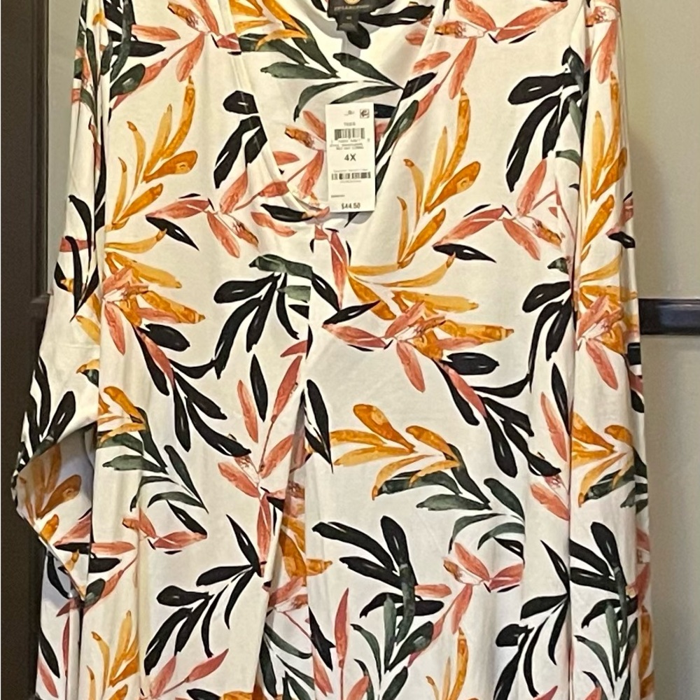 J&M Collection Floral V-Neck Tee Shirt/Blouse